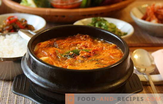 Spicy soppa är en uppvärmningsfat med pepparkorn. Recept kryddiga soppor med kyckling, linser, tomat, köttbullar, räkor