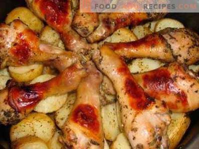 Chicken drumsticks med potatis i en långsam spis