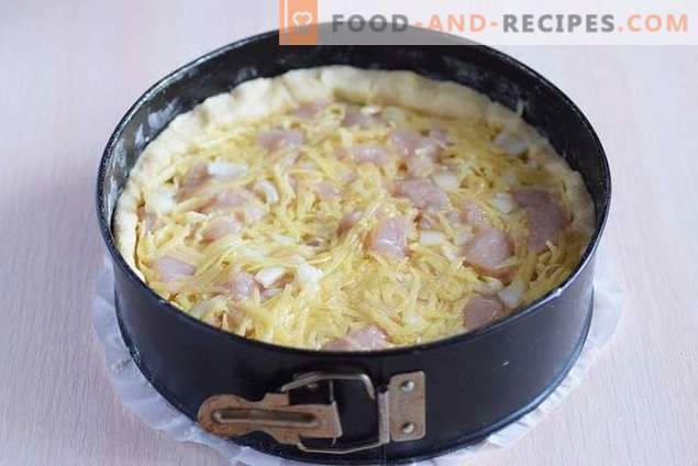 Öppna paj med kyckling och potatis under ostskorpa