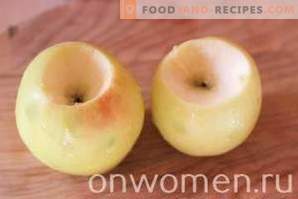 Bakade äpplen med socker i ugnen