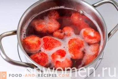 Kissel från frusna jordgubbar