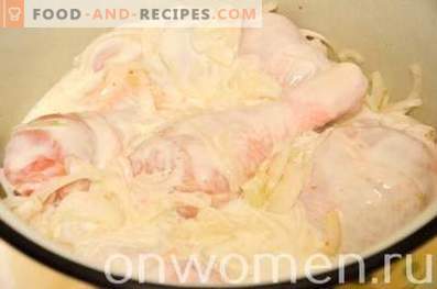 Bakade kycklingben i kefir i en långsam spis