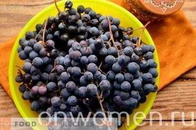 Komposit av blå druvor för vintern