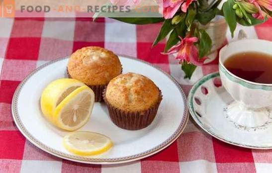 Citronmuffins - lockande smak! Recept för delikta citronmuffins med grädde fyllningar, maräng och glasyr